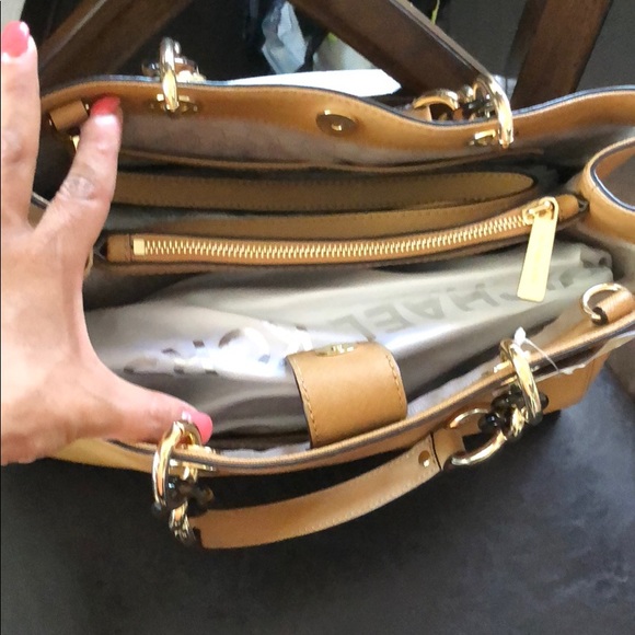 COPY - Pretty medium Cynthia peanut color - Picture 4 of 4